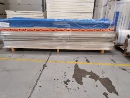 Schadepartij 2821: Gipsplaten AK div. 2600/3000x600mm (ca. 77m²)