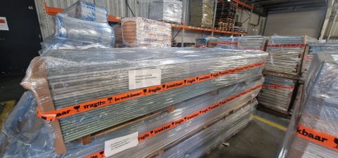 Schadepartij 17128: Gipsplaten AK/WR 2600x600mm (ca. 78m²)